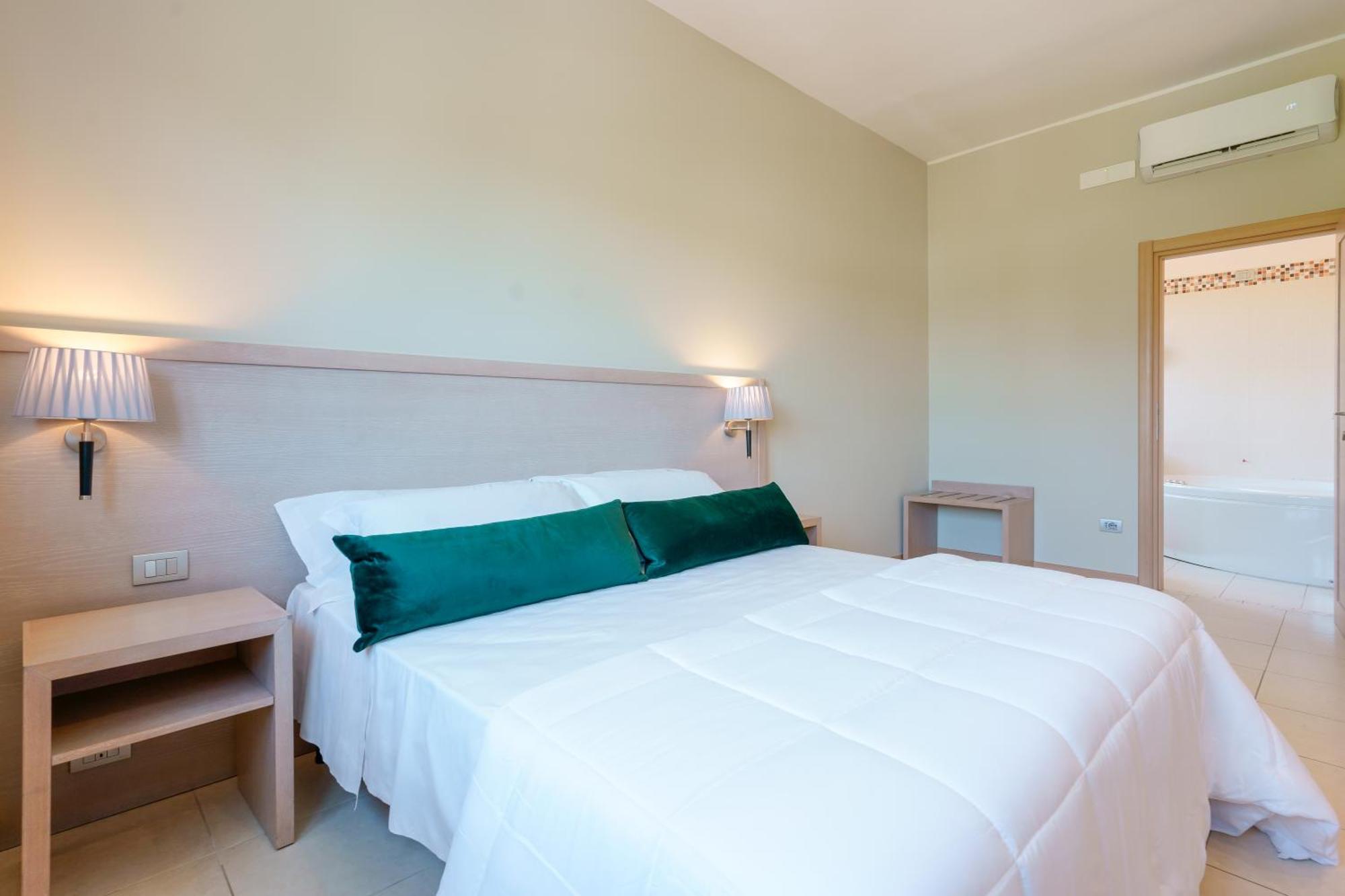 Dimora Lucia Hotel มาร์ตินาฟรังกา ภายนอก รูปภาพ