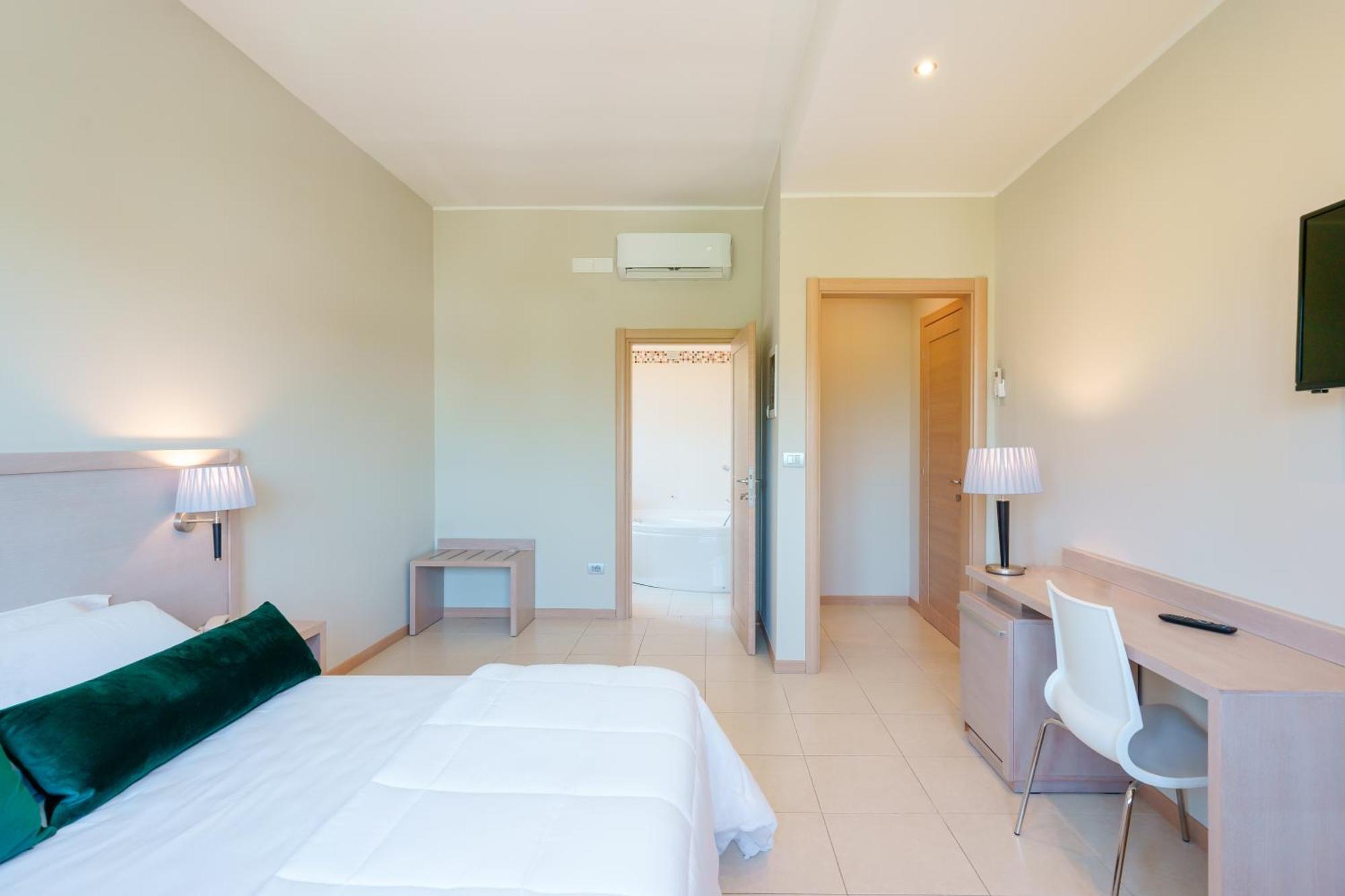 Dimora Lucia Hotel มาร์ตินาฟรังกา ภายนอก รูปภาพ