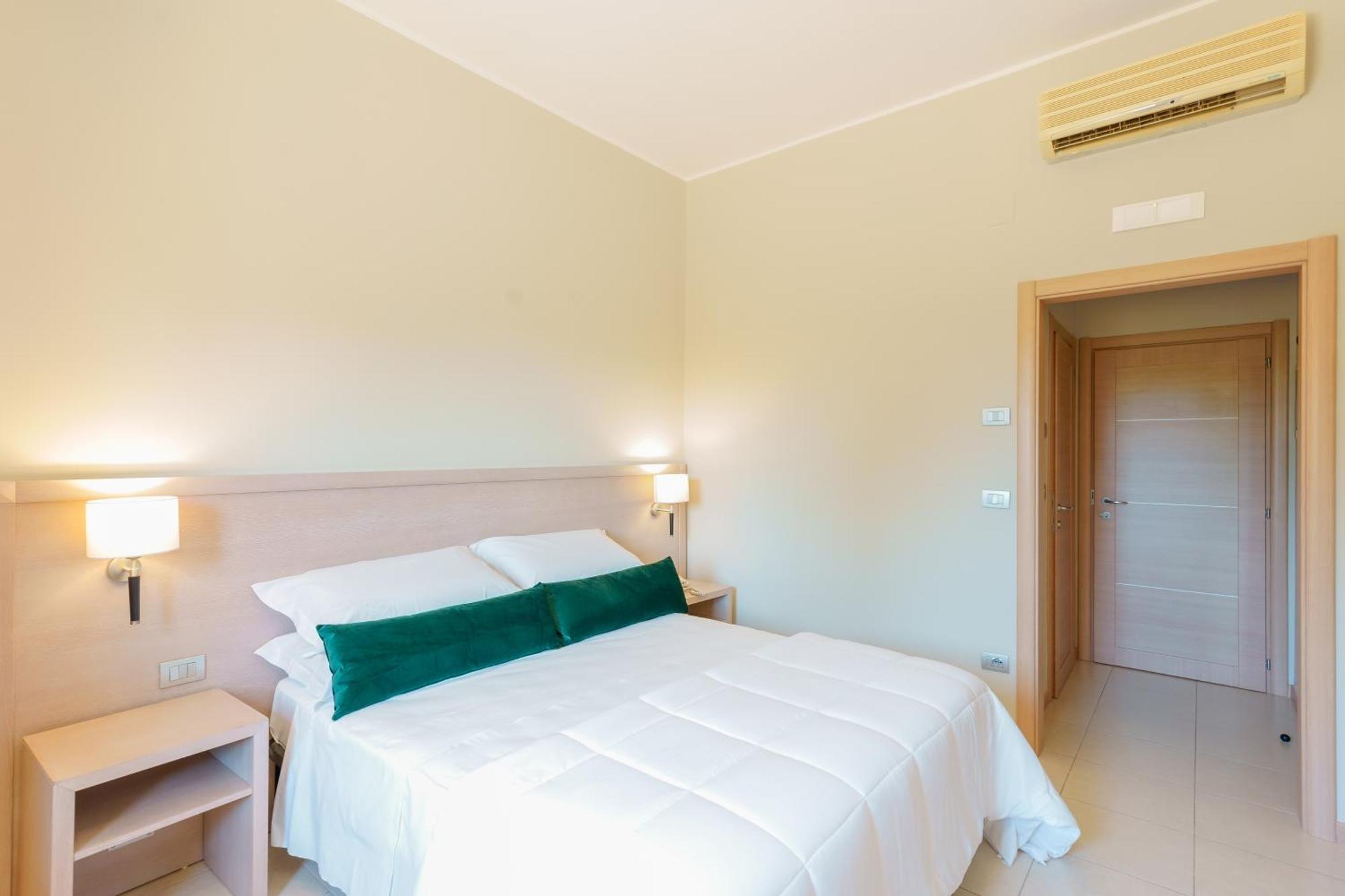 Dimora Lucia Hotel มาร์ตินาฟรังกา ภายนอก รูปภาพ